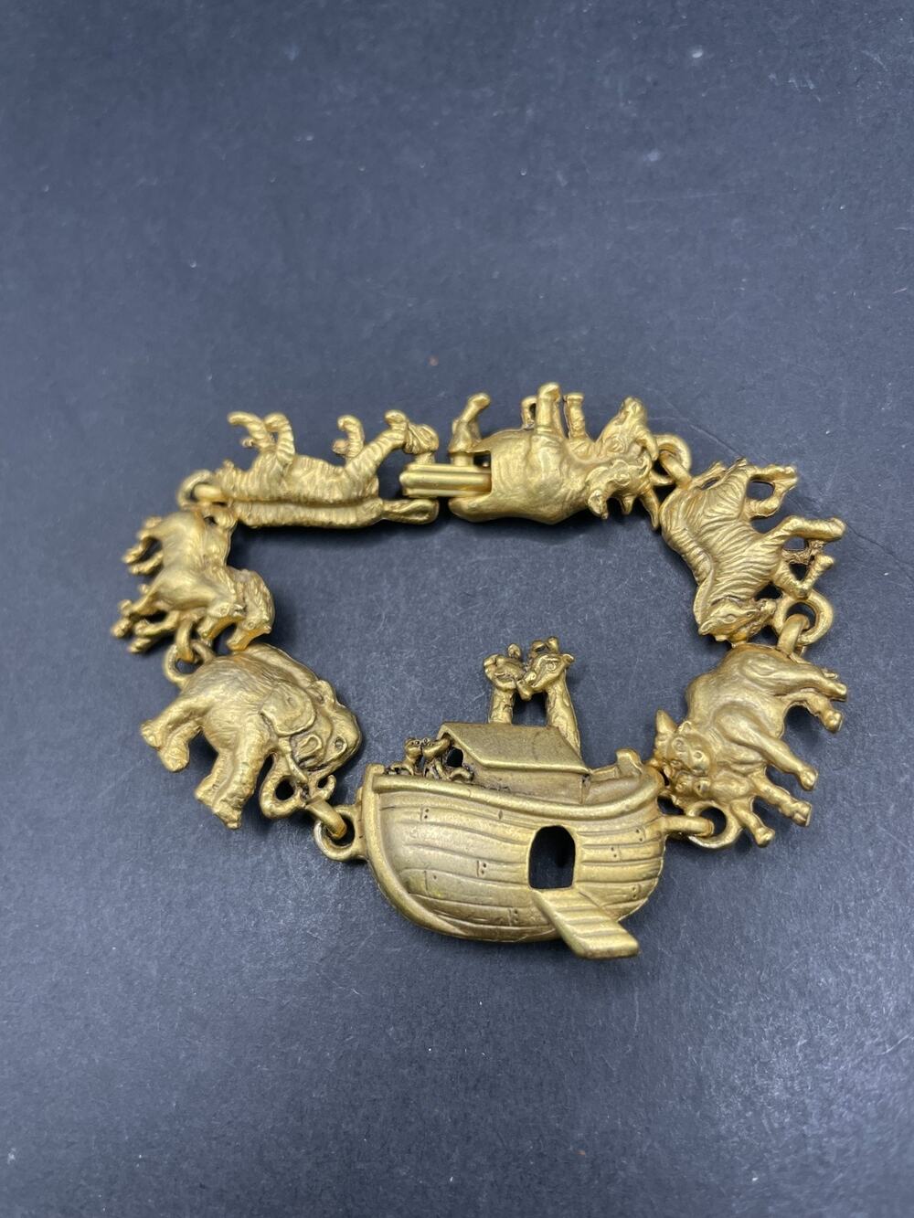 Vtg American Jewelry Chain Co. / AJC Noah’s Arc Gold Tone Linked Bracelet 6.5"